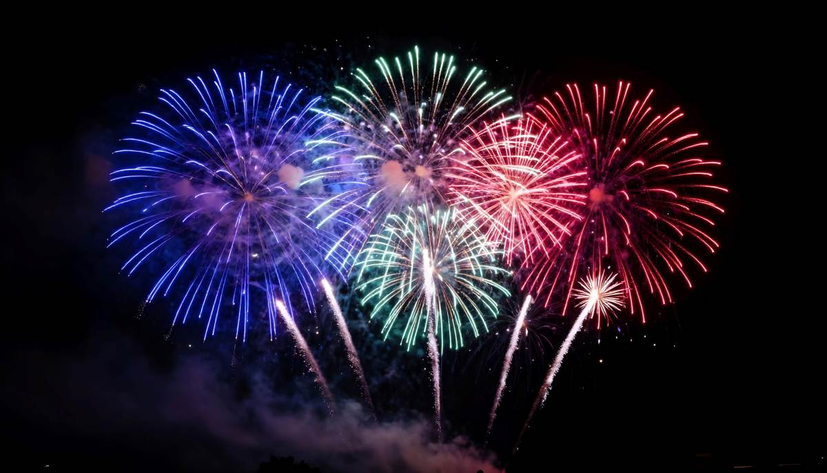 Fireeworks Individual Buying Firework Packs vs Individual Fireworks: Pros and Cons